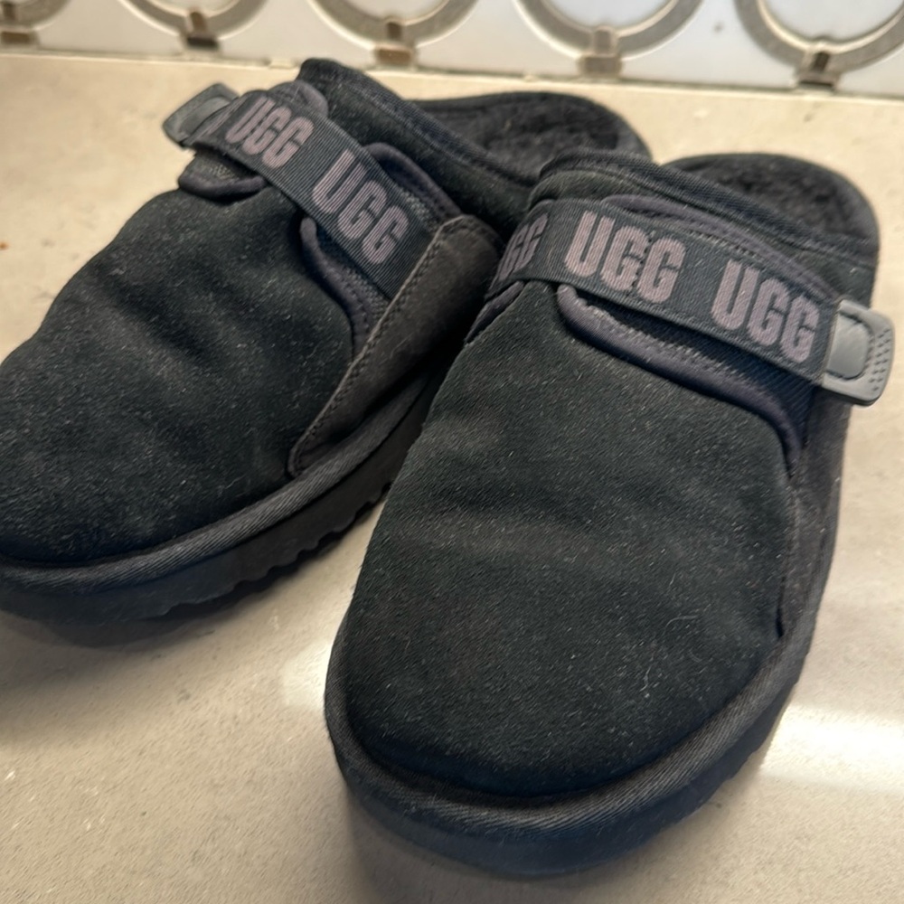 Men’s UGG slippers 10